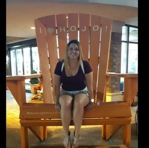 Meet your Posher, Karine